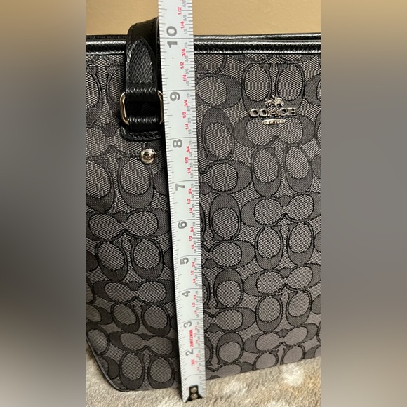 COACH Signature Tote/Bag - Picture 11 of 14